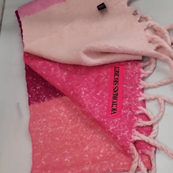 Victorias Secret chunky knit scarf - Picture 2 of 4